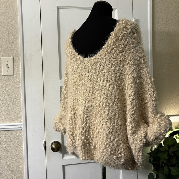 POL Soft Fuzzy White/Ivory Slouchy Oversized Sweater - Picture 16 of 16